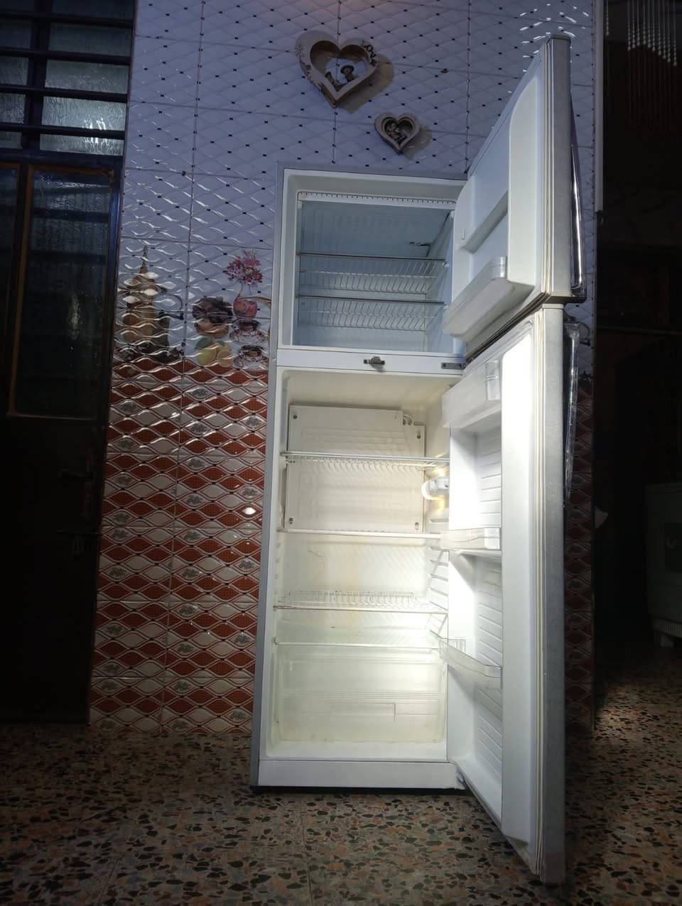 ثلاجه ١٨ قدم نظيفه جدا السعر ٢٠٠ مجمده ١٠ قدم ١٥٠ الشراي خاص يوجد توصيل


**إذا كنت صاحب هذا الإعلان وتريد حذفه لأي سبب، رجاءا أرسل رسالة إلى الدعم الفني**