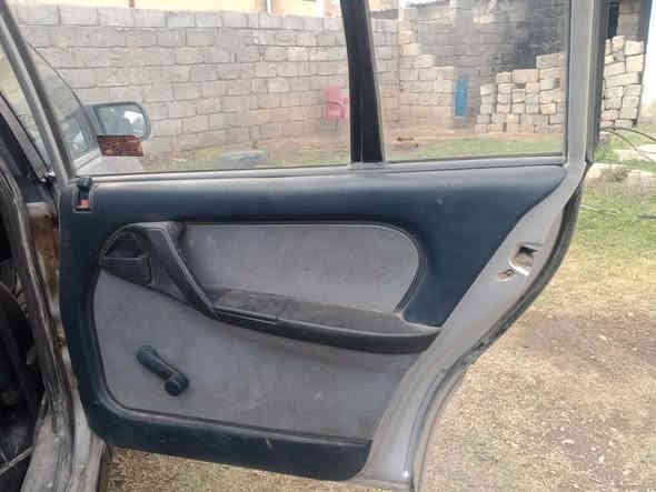 السلام عليكم مكلف بلنشر اوبل اوميكا للبيع موديل 89حجم20 كير محرك شرط تايرات جدد كابون بانزين كهربائيات كلهه شغاله شرط بدون صبغ وخياس سياره بلادي شرط وكاله تحويل السعر 27وبيهه مجال ***********
