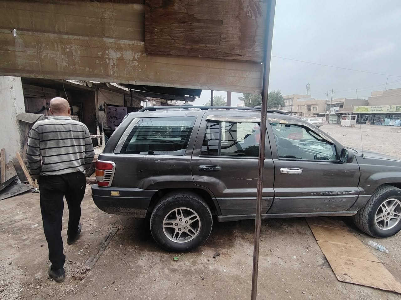 السلام عليكم
للبيع فقط
جيب شيروكي 2004

محرك 6 سلندر
حجم المحرك 4000
رقم بغداد مشروع وطني
السعر 58وبي مجال بسيط جدا
للاستفسار أكثر الاتصال على الرقم ***********
