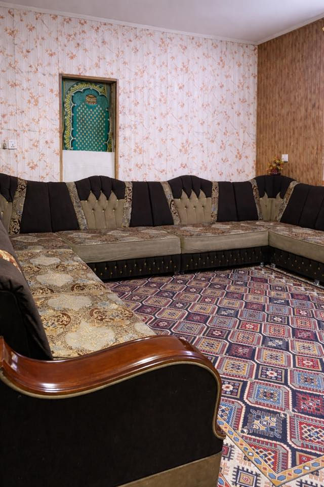 🔥 تخم ديوان  عربي نجارة أصلية 🔥
✔️ 12 مقعد مريح

✔️ شغل نجارة متين وثقيل

✔️ شغل  قوية ونظيفة

✔️ قماش نظيف بدون تمزگ

✔️ جلسة واسعة ومريحة

✔️ مناسب للبيت، الديوان، المضيف

📌 الحالة: مستعمل نظيف يحتاج فقط تنظيف

📌 اللون: بني × بيج (مثل الصور)

📌 جاهز للاستخدام فورًا

💰 السعر: ٧٥٠قابل للتفاوض)

📍 المكان: البياع

📞 التواصل: خاص / واتساب***********
