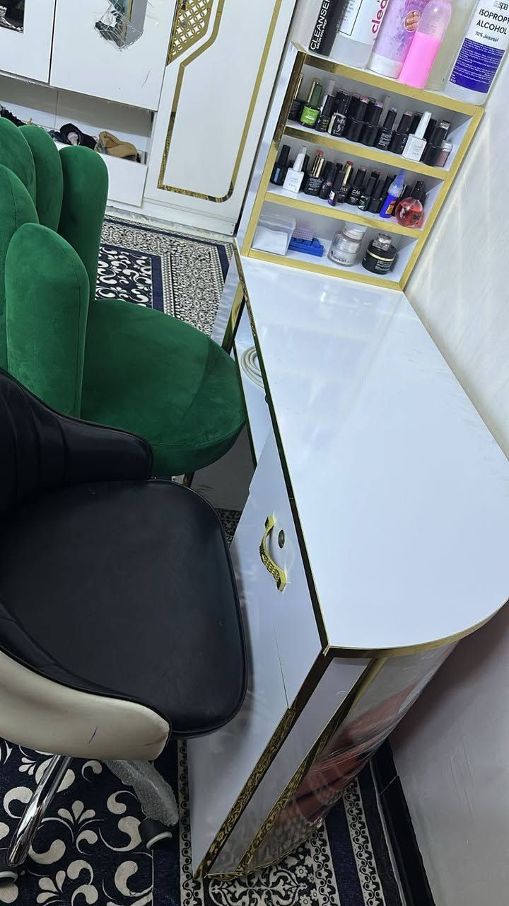 ميز لبيع مال اكرلك مال اضافر كامل جديد رقم بي وأسباب (***********)
