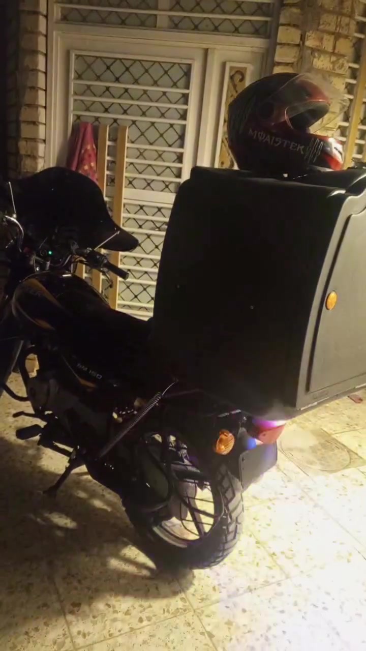 بوكسر كلاسك موديل 22
بدون اوراق

نص نكرة سلف لاطش عدي لس السلف نقصها

كهربائيات شغالة كلها وفدراليات شادلها 

وياها صندوق دلفري

وستاند وجامة وخوذة يعني كاملة مكملة مال شغل كبل تركب وتشتغل مناقصها شي بس سلف

دهن كل سبوع امزويل لا نضوح ولا تبخير وميكنة نظيفة

سعر 950 وبيها مجال قليل 

مكاني: بغداد الزعفرانية

واتساب: ***********
