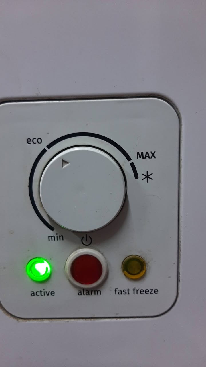 مجمده اوربي مشتغله موسم واحد حجم 24 اوربي بغاغ اقتصادي تصلح للمطاعم والاسواقات ولبيوت اذا مجمد بربع ساعا مرجوعه سبب البيع مكان ماعندي الله شاهد مشتريه ٨٥٠ وبيع ٣٥٠ بغداد الكراده رقم ***********
