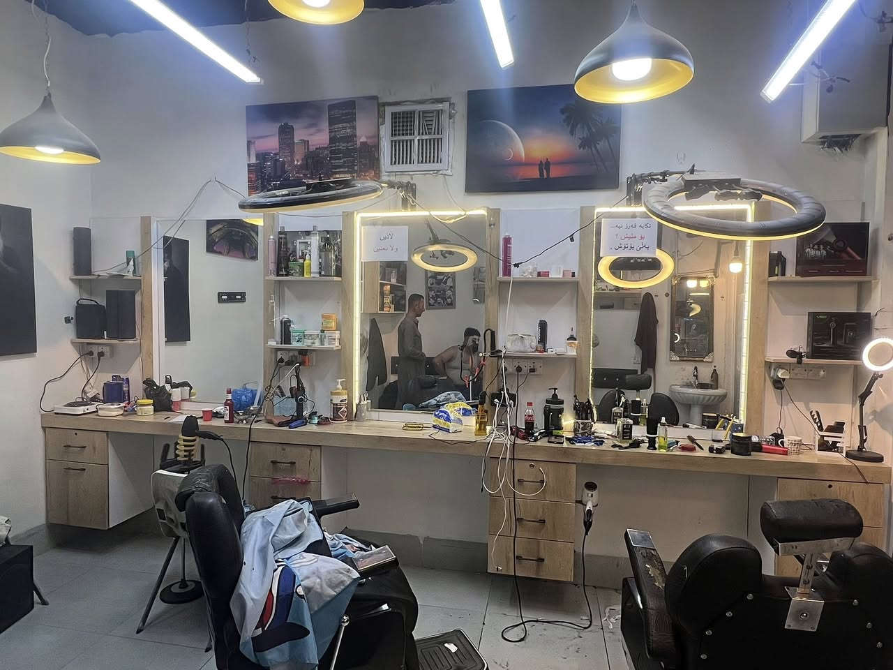 الديكور كامل للبيع بدون الكراسي مكان كركوك ***********
