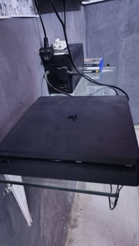 بلايستيشن 4 • نضيف جداً • ٣ أقراص