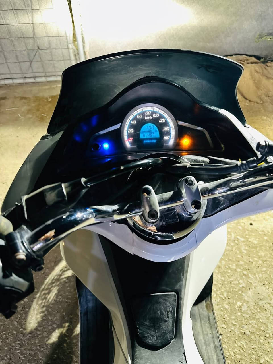 PCX ياباني جيل الثاني كفاله من كلشي أوراق اصولي حساسات كلشي شغال السعر مليون و950 الرقم *********** عنواني الاسكندريه
