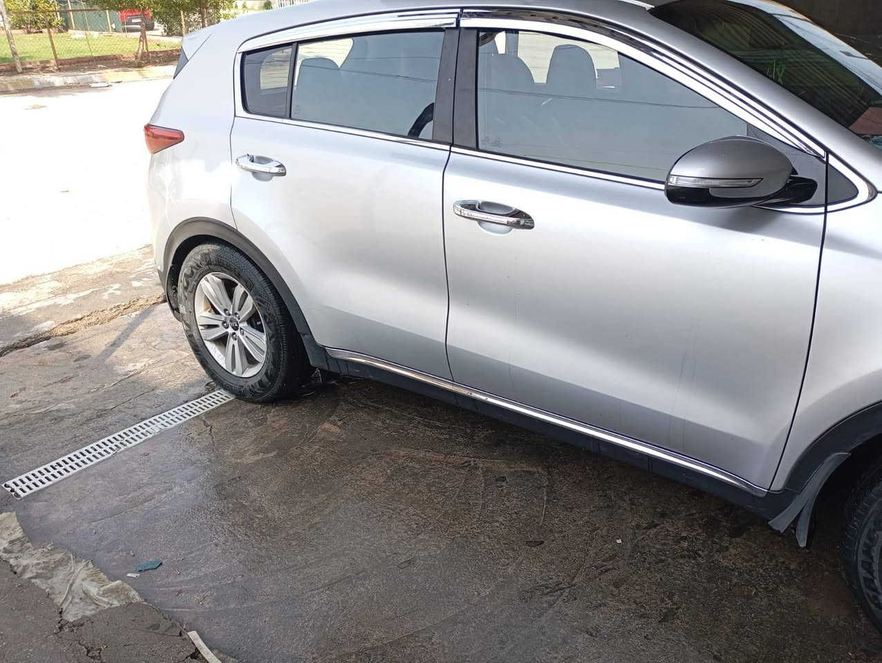 السلام عليكم سبورتج موديل 2017 سياره وراد امريكي ضربه جاملغ و بنيد السياره ماشيه 84 سياره نضيفه مكينه كير جاهزه باسمي رقم واسط السعر 142 وبيه مجال مكاني بغداد حي الجهاد رقم *********** اتصل علا الرقم او خاص تفاصيل بقايه
