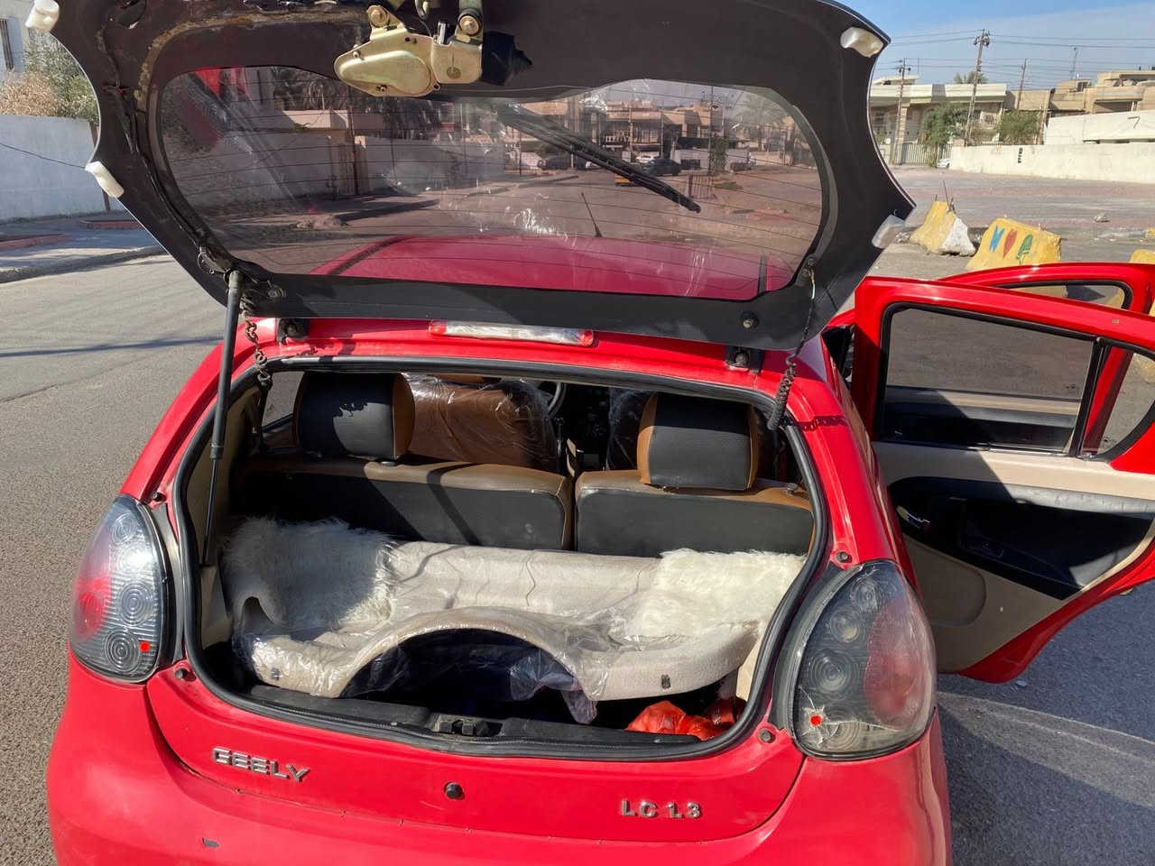 سلام عليكم جيلي باندا رقم بغداد موديل 2012
السياره كلش نضيفه 
رقم بغداد بأسمي وسنويه جديده لل2030
كير محرك تبريد كله جاهز مابيها اي نقص 
سعر 50 ورقة ومجال بسيط للشراي 
تحويل ثاني يوم 
البيع نقد فقط التواصل ؏ هذا الرقم ***********
المـكان بغداد حي العامل
