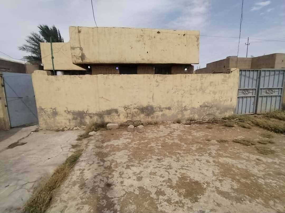 بيت للبيع مسحه ماعرفها بس كبيره البيت قرفتين نوم وستقبال ومطبخ الشراي يتصل***********  السعر 17مليون
