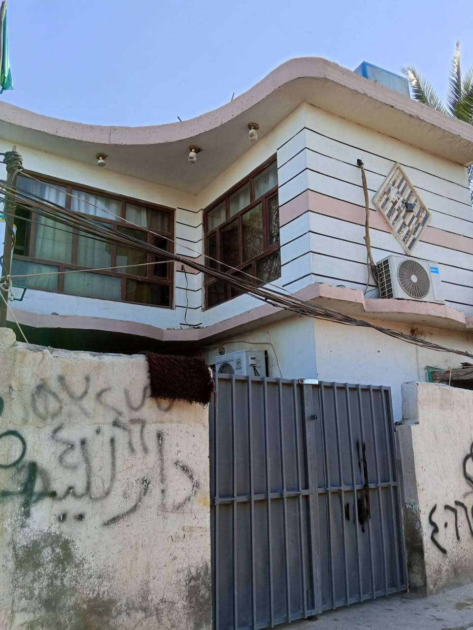 دار للبيع بعقوبة حي المعلمين جامع الشهيد وضاح139متر***********
