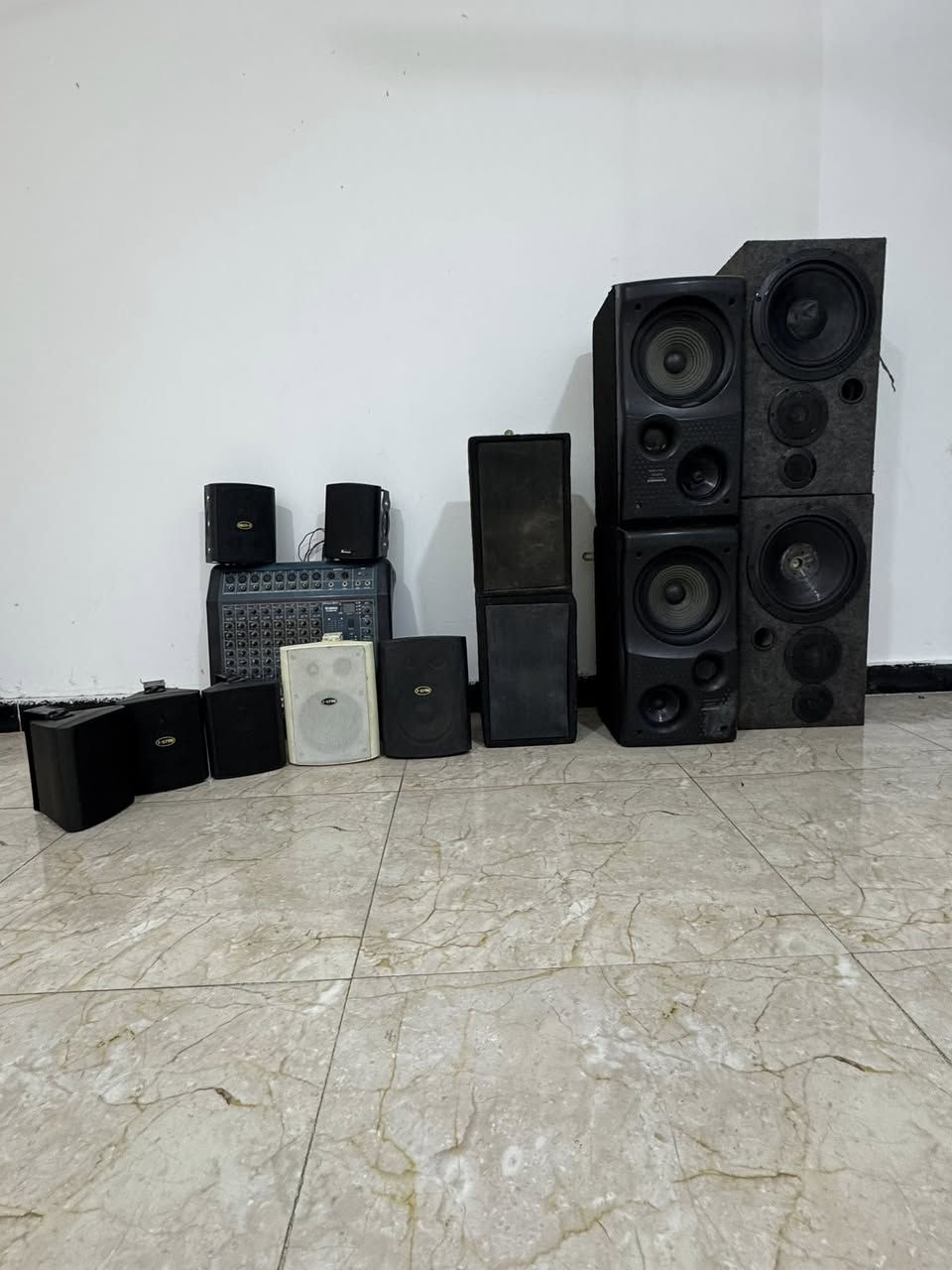 سماعات 🔊 +جهاز عداد 11
سعر 500الف***********
