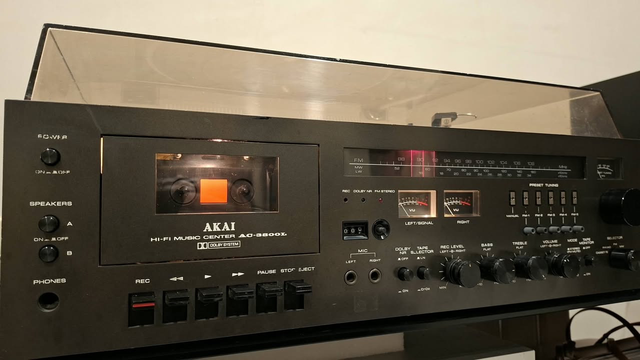السلام عليكم 
جهاز أكاي مديل AC3800L AKAI 1979
نضيف جدا شغال بالكامل بدون اي نقص 
كاسيت راديو ٣ موجات LW,MW,FM 
كرام سرعتان ٣٣ و ٤٥ مداخل ثلاث أماكن و AUX جهاز بدون سماعات 
السعر (٥٥٠ الف)   يوجد توصيل كافة محافظات 
للاتصال *********** عنوان كركوك
