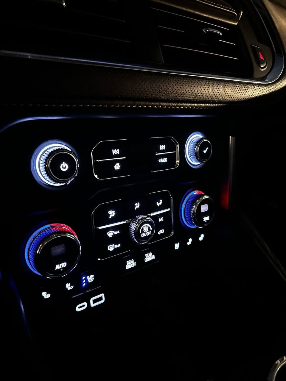 جمسي STL 2023 بنوراما 

خليجي مكينه 5300 بدون فتح بلاد رقم بغداد مكفوله من الصبغ والبارد والتبديل

السياره فول

بنوراما

4 كامرات

كراسي جلد 

داتو شو 

شاشه كبيره 

ويل كروم

فور ويل 

مري قلاب 

السعر 485 ورقه

مكانها بغداد 
***********
