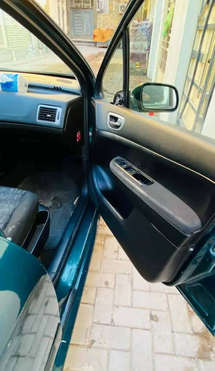 بيجو 2005 رقم بغداد كير مكينة مكفول تبريد شغال  تخم تاير جديد باتري جديد داخل خارج نضيفة السيارة 
0774 801 8819السعر 47 كربلاء, العراق
