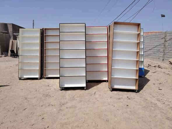 فاترينه  العرض ٨٠ الرتفاع ٢٥٠ العمق ٢٠
 سعر ٦٠ الف قفل  شغل  براغي ضهر ٤ ملم 
للحجز ***********
