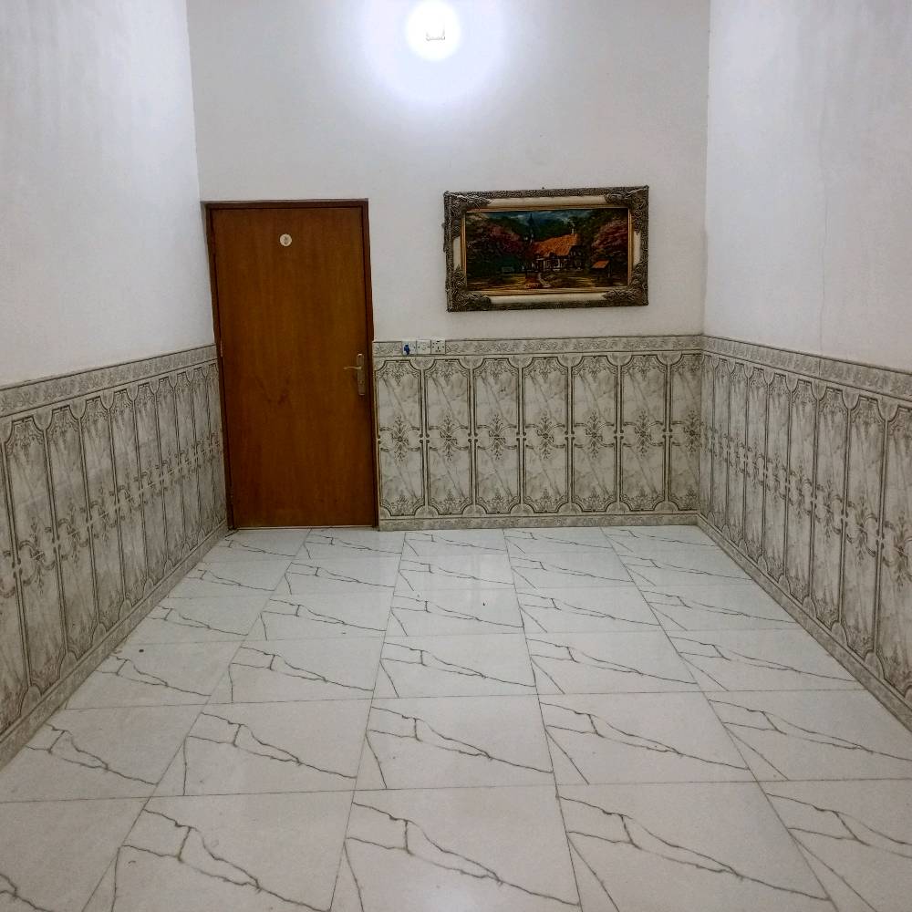 بيت للبيع مساحة 125 متر طابقين و غرفتين و صب و مكشوفتين و كراج للسيارة و حديقة و صحيات داخلية و خارجية و استقبال و صالتين السعر 55 مليون وبي مجال للطيبين الموقع قرب مسجد السهلة المعضم شارع معمل الدبس او منطقة السهيلية و يرهم مراوس في حي ميسان او قرب سكلة الكرعاوي الرقم ***********