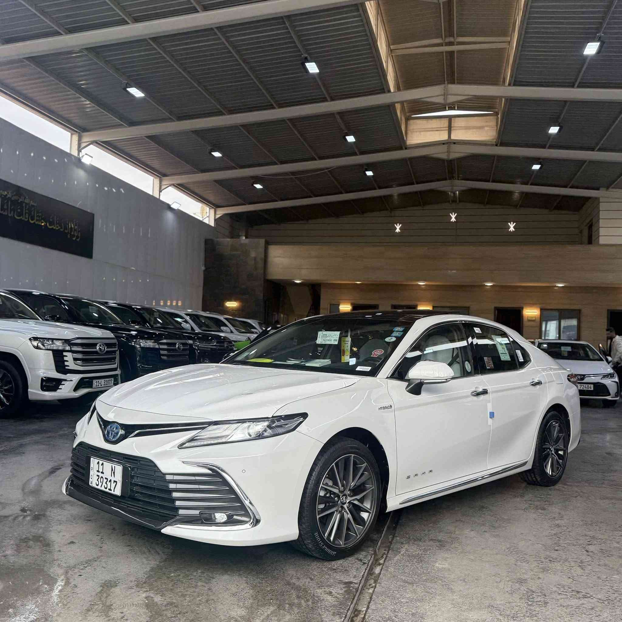 السلام عليكم
كامري 

وارد صيني 

محرك 2500

فول موصفات  واحد عل واحد

موديل 2023

ماشيه 50

رقم بغداد 

مكان السياره بغداد معارض البياع 

السعر 

***********
