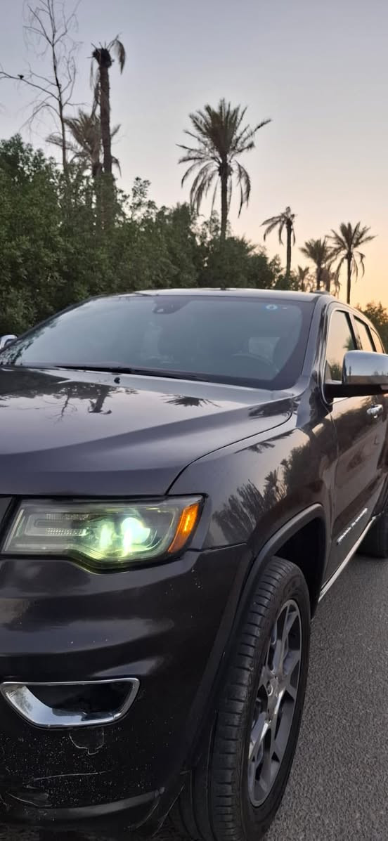 جيب  شيروكي اوفر لاند 2021 فول 1\1  امريكي رقم بغداد دولي باسمي
اللون: رصاصي مميز
المحرك : V6.  3.6L . 
العداد : ١٢٤ mi
الضرر موضح بالسونار 
* دفع رباعي 4x4 ماوس 
* رادار جانبي مع مانع تصادم .
* تحذير النقطة عمياء  .
*داخل جلد 
* ويل قياس 20 انج .
* سقف بانوراما . 
* شاشه كبيرة  . 
* نظام الخرائط (GPS) .
* نظام التعليق هوائي (جكات) . 
* ستيرن كهربائي . 
* المصابيح الأمامية زنون .
* كشافات الضباب زنون .     
* تشغيل عن بعد .
* صندوق كهربائي .
* حفظ وضعيات الجلوس (ميموري) . 
* المقاعد الأمامية كهربائية .
* المقاعد الأمامية تبريد وتدفئة .
* المقاعد الخلفية تدفئة .
* مشغل اقراص CD/DVD . 
* سستم صوت هارمون كوردون . 
* حساسات أمامية
* حساسات خلفية . 
* كاميرا خلفية .
* تدفئة ستيرن . 
* المرايا الجانبية قابلة للطي .
* مرايا متحسسه للضوء العالي . 
* مانع تصادم خلفي .
* مقود السائق من الخشب . 
* بلوتوث تلفون . 
* محدد سرعة . 
* نظام التشغيل والاطفاء الاوتوماتيكي ( Auto Start System ) .
* نظام بريك اوتماتيكي ( Auto Break System
السعر : 20,000


**إذا كنت صاحب هذا الإعلان وتريد حذفه لأي سبب، رجاءا أرسل رسالة إلى الدعم الفني**