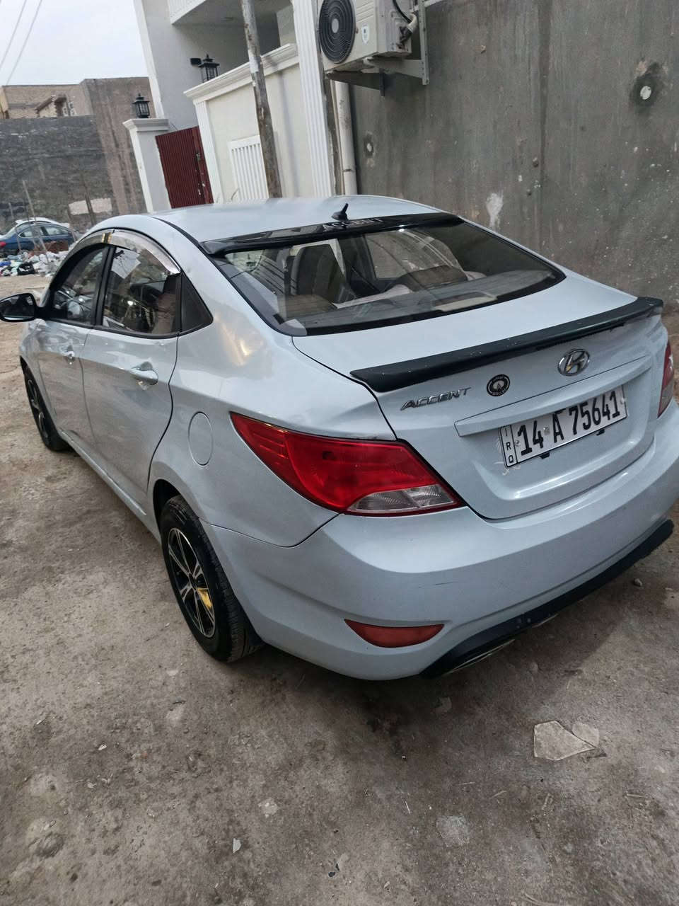 اكسنت 2016 رقم بصرة بيها صفحه كلير وصفحة صبغ وبنيد بدون تبديل بدون دواخل سيارة بيها صفنه بلبك فحصتها طلع سلكتر مكينه 1400 كلشي شغال بيها مكانها بغداد سعرها 68 وهذا رقمي ***********
