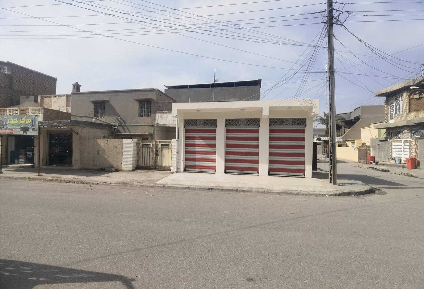 السلام عليكم
دار للأيجار مساحة 300 متر ركن بناء قديم بي نقوصات يرهم مخزن... الموقع ممتاز ركن شارع ام وليد بجوار اسوق بيت فرحان والشارع المقابل صيديلة مكة
للاستفسار الاتصال ***********
