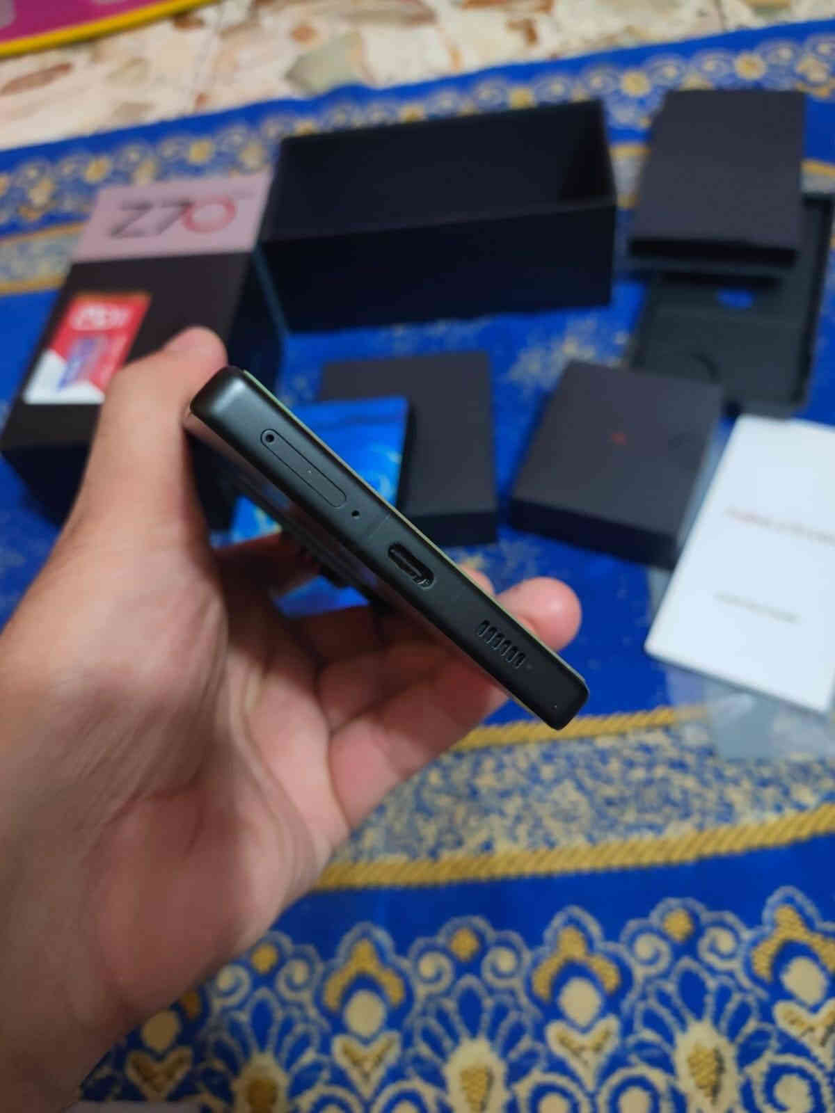 سلام عليكم اخوان للبيع او المراوس جهاز ريد ماجك نوبيا z70 الترا النسخه عالميه 512_16 نضافه 100ب100اغراض كامله اخوان يتميز الجهاز بعمر بطاريه طويل جدا ببطاريه 6150 ملم ومعالج 8 اليت يعتبر اقوه معالج بلوقت الحالي بشاشه 144 هرتز كامله لمحبي الالعاب بكامرات احترافيه خلفيه هواي مواصفات الخ للبيع بسعر 780 الف وعاتقد اكو سعر هيج  بهاي المواصفات مكاني بغداد توصيل ماعندي للستفسار وات ساب او خاص *********** بغداد
