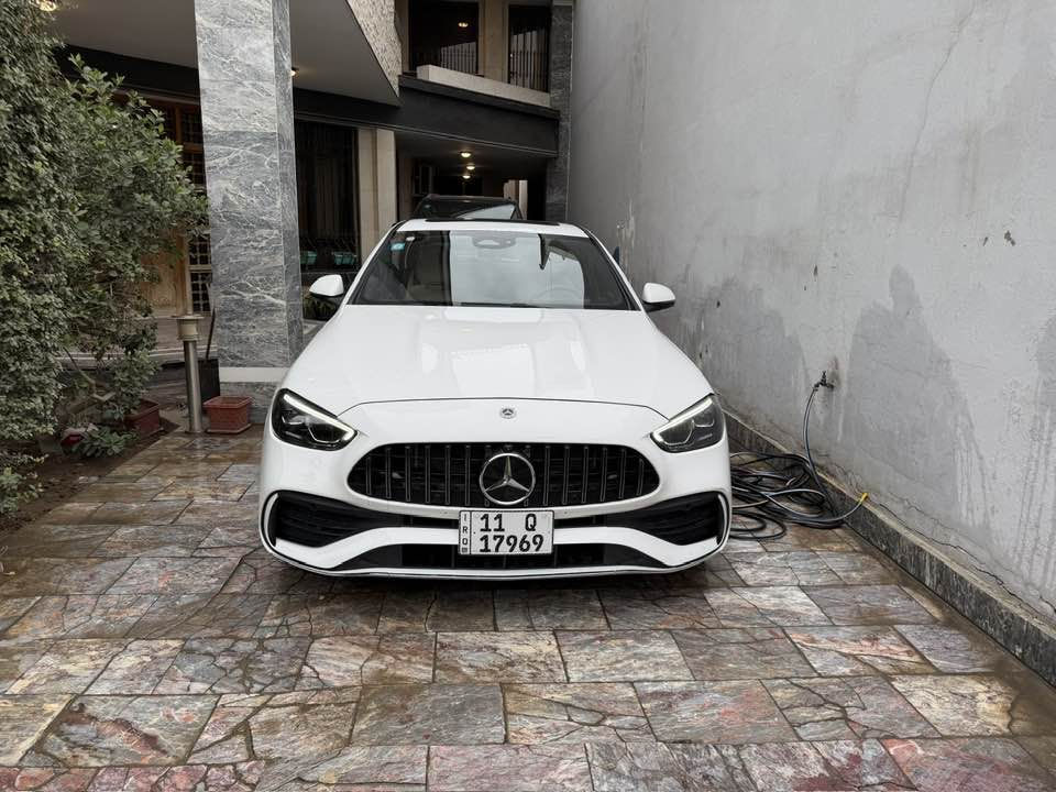 (للبيع مرسيدس c300 2023 )
وارد امريكي صور الحادث مرفقه بالمنشور بدون دواخل بدون شاصي. 
ماشيه ١٧ الف 
السياره جاهزه بدون اي نقص 
فول مواصفات 
داخل ابيض 
فتحه سقف 
نقطه عمياء 
صندوق كهرباء 
٤ كامرات 
اوتو بارك 
اناره محيطه 
ترحيب بالمري 
تدفئه بالكراسي   مساج 
خزن ميموري 
وبعد هوايه 
سعر السياره.  32الف دولار
للاتصال ***********

