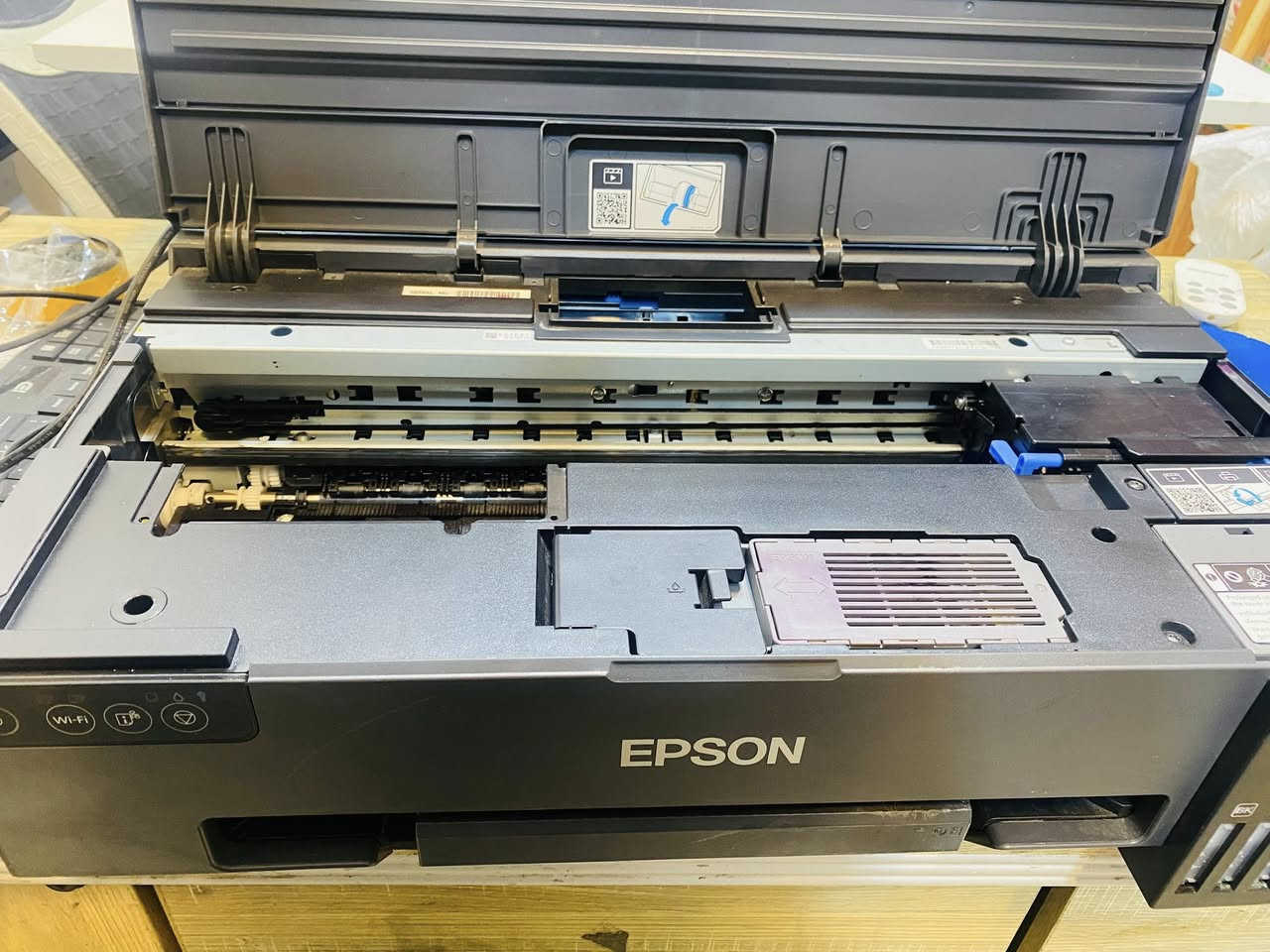 طابعه ابسون L18050
A3 غنيه عن التعريف دقه بالصور كلش عالية
سبب التبيع تصفيه محل 
السعر 450 الف التواصل واتس اب***********
