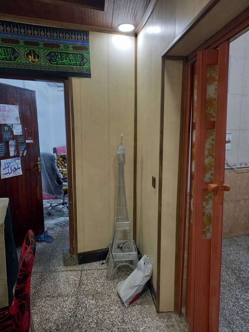 منزل للبيع.. طابقين 
٢٠٠ م
ما ساحب عليه سلفة 
عكادة فيه ٤ غرف استقبال عدد ٢ صحيات ٣ مجاميع براني كراج سيارة.. كدام البيت متنزه.. منطقة جيدة وجيران ذهب 
السعر  ١٤٥ مليون
*********** تلفون ديوانية, القادسية
