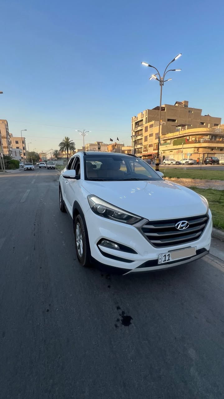 توسان خليجي 2016 شكل 2018  
محرك 2000 دوش
 كير At ٦ نمر 
تحكمات كير (اوتو-عادي) 
بانوراما (سقف جام ) 
٥ ويل كب حجم ١٧ 
تحكمات ستيرن جهتين 
كشنات مخمل 
مثبت سرعة 
تنبيه سرعة 120 
مانع انزلاق ABS 
سايد بريك بالايد  
٣ وضعيات قياده (اقتصادي-رياضي-اعتيادي)
كامره خلفية بلادية 160 درجة بالمرايا الوسطية
رادار خلفي  
تبريد قطعتين امامي وخلفي / تبريد بالجكمجه  
المرايا الجانبية شفط + اشارة بالمرايا  
اضائة LED نهارية مع مصابيح هالوجين
تخم تايرات جدد بعدها نقشتهم مرايحة 
السيارة مال بيت وبدون اي نقوصات 
ماشية 168 الف كيلو متر  
المحرك والگير مكفولات برغي ما مفتوح 
رقم بغداد بأسمي تحويل مباشر
مكانها بغداد الغدير قرب ساحة ميسلون   
السعر : ***********
