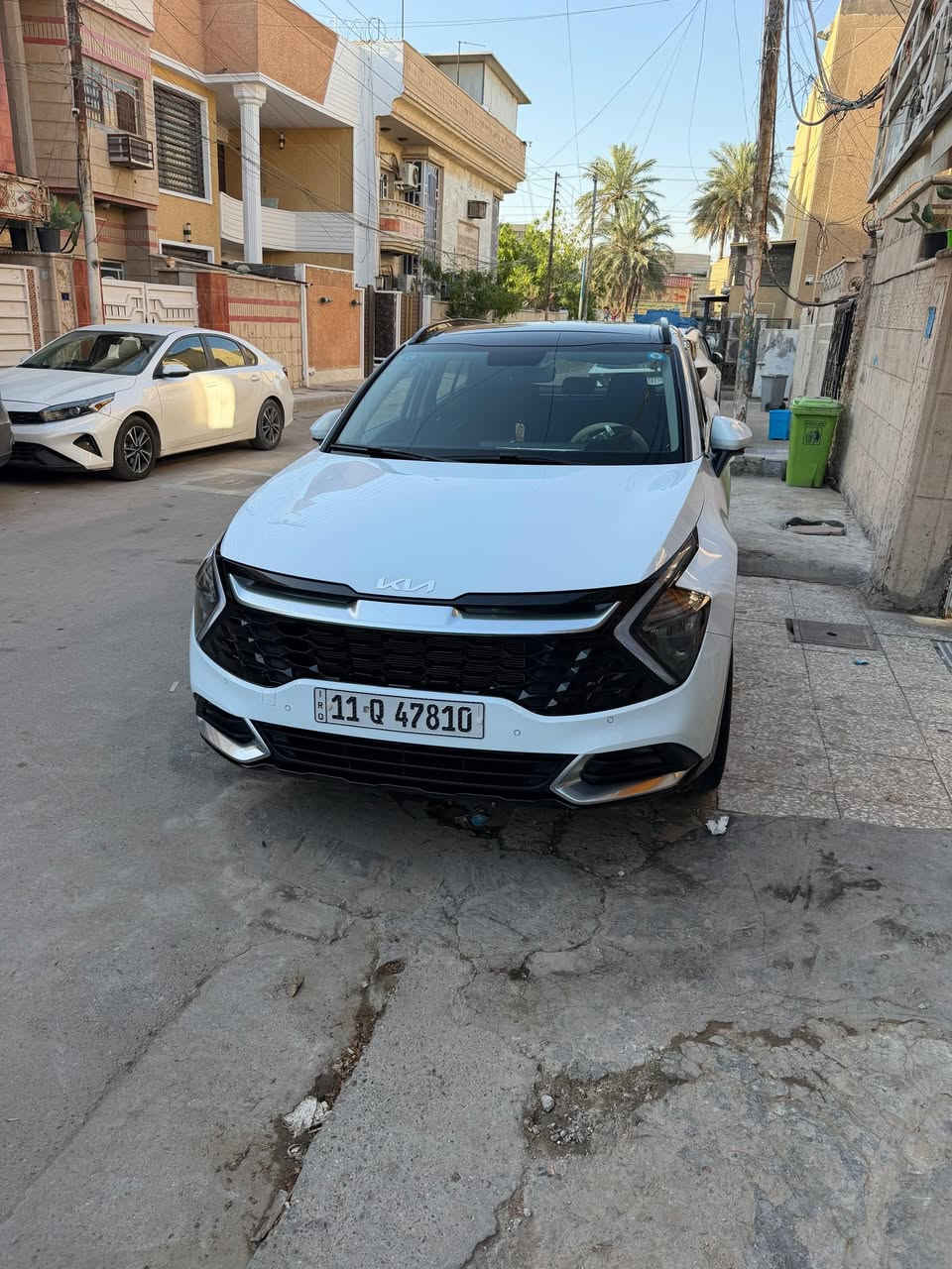 � كيا سبورتج 2024🔥

لوحات بغداد: :230سعر

***********
الموديل: 2024– خليجي
الحالة: (32000كم)
المحرك: 4 سلندر DOHC سعة 2.0 لتر – بنزين
ناقل الحركة: أوتوماتيك 6
⸻

⚙️ 
أنظمة الأداء والأمان

• أوضاع قيادة متعددة (Drive Modes)
• نظام مانع الانزلاق ESP
• نظام نزول المنحدرات
‏• Auto Hold
• فرامل يد كهربائية
• 2 وسائد هوائية

⸻

🛋️ 
الداخلية والراحة

• مقاعد قماش (بيجي)
• تحكم كهربائي بالمقعدين الأماميين
• تدفئة للمقاعد الأمامية
• ستيرنك عملي متعدد الوظائف
• دخول ذكي
• تشغيل المحرك عن بُعد
• صندوق خلفي كهربائي

⸻

📱 
التقنيات

• شاشة عدادات
• شاشة وسطية تعمل باللمس مع كاميرا خلفية
‏• Apple CarPlay
• نظام صوتي
• تحكم من المقود
• تكييف متغير مناخين

• سقف بانورما
• إطار الشباك الأمامي Piano Black
• مصابيح أمامية LED
• إضاءة خلفية LED
• مرايا جانبية كهربائية الطي مع إشارات
• إطارات قياس
