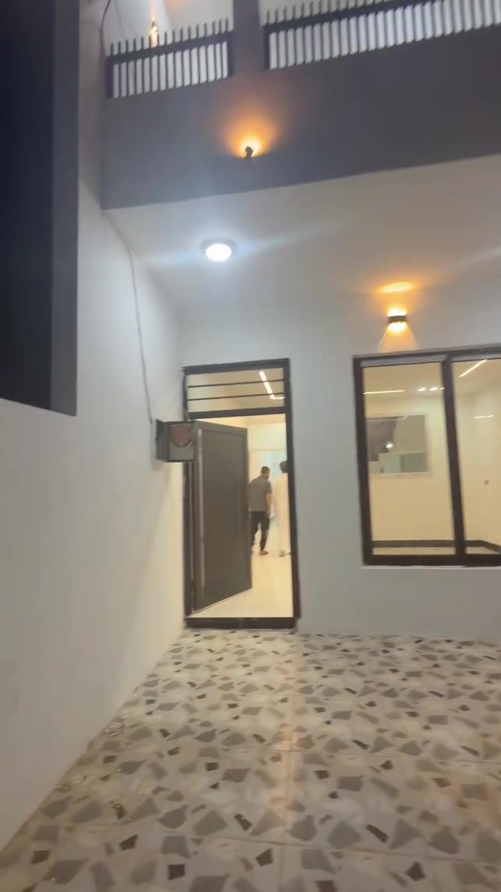 للبيع البيت عل مصرف عقارى  محجوز جاهز. بناء واجه. ملكي. مقدمة ٤٠ مليون بيها مجال والباقي. عل مصرف عقاري يسدد جاهز للسكن طابقين فول مواصفات ٣غرف نوم وصالون ٢ وغرفة خطار كبير و٣ صحيات   البيت سقف مغربي و دكت كامل البيت بناء صفر مامسكون. كائن في روناكي قرب مستوصف الراغبين مراجعة مكتب ايلين. حي عسكري خلف معراج /***********
