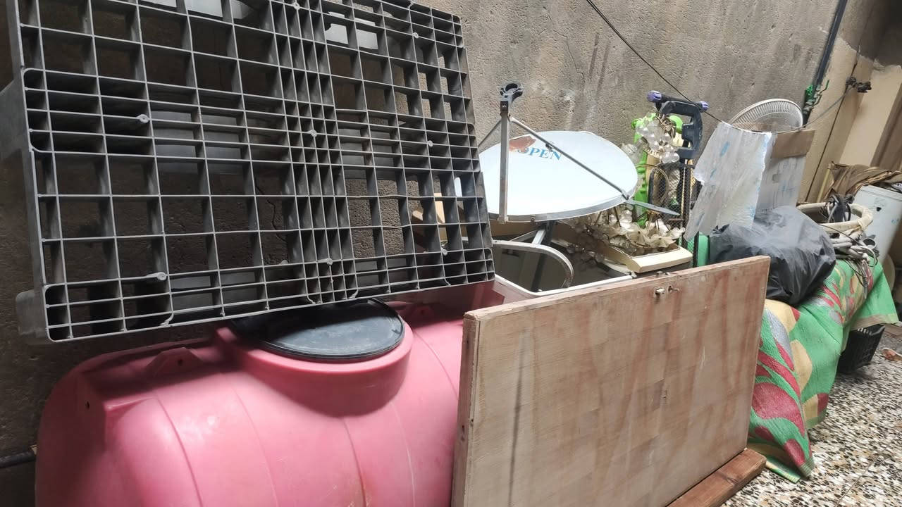 غراض مستعملة للبيع للاستفسار اتصل ***********
***********
كربلاء 
كمبار ملابس اطفال تانكي ميز مكواة ثريا غسالة باب خشب اسكيبات والاسعار اخو البلاش مساعدة للفقرة تحياتي
