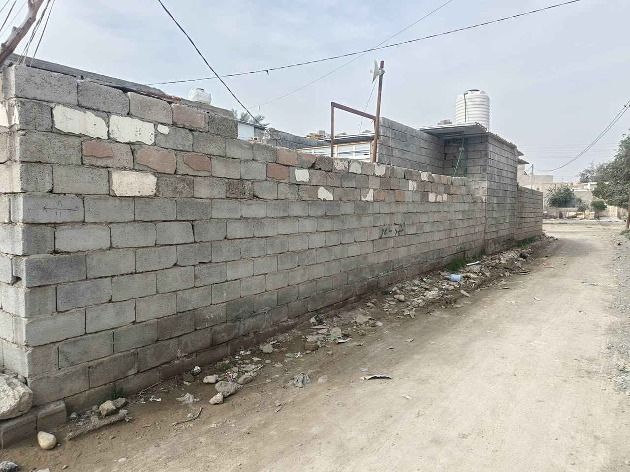 سلام عليكم بيت على قرار ٣٢٠مساحتة ٢٠٠م للبيع عنوان دور نواب الضباط جرف الملح مدخل جامع ابراهيم عزت ***********7
