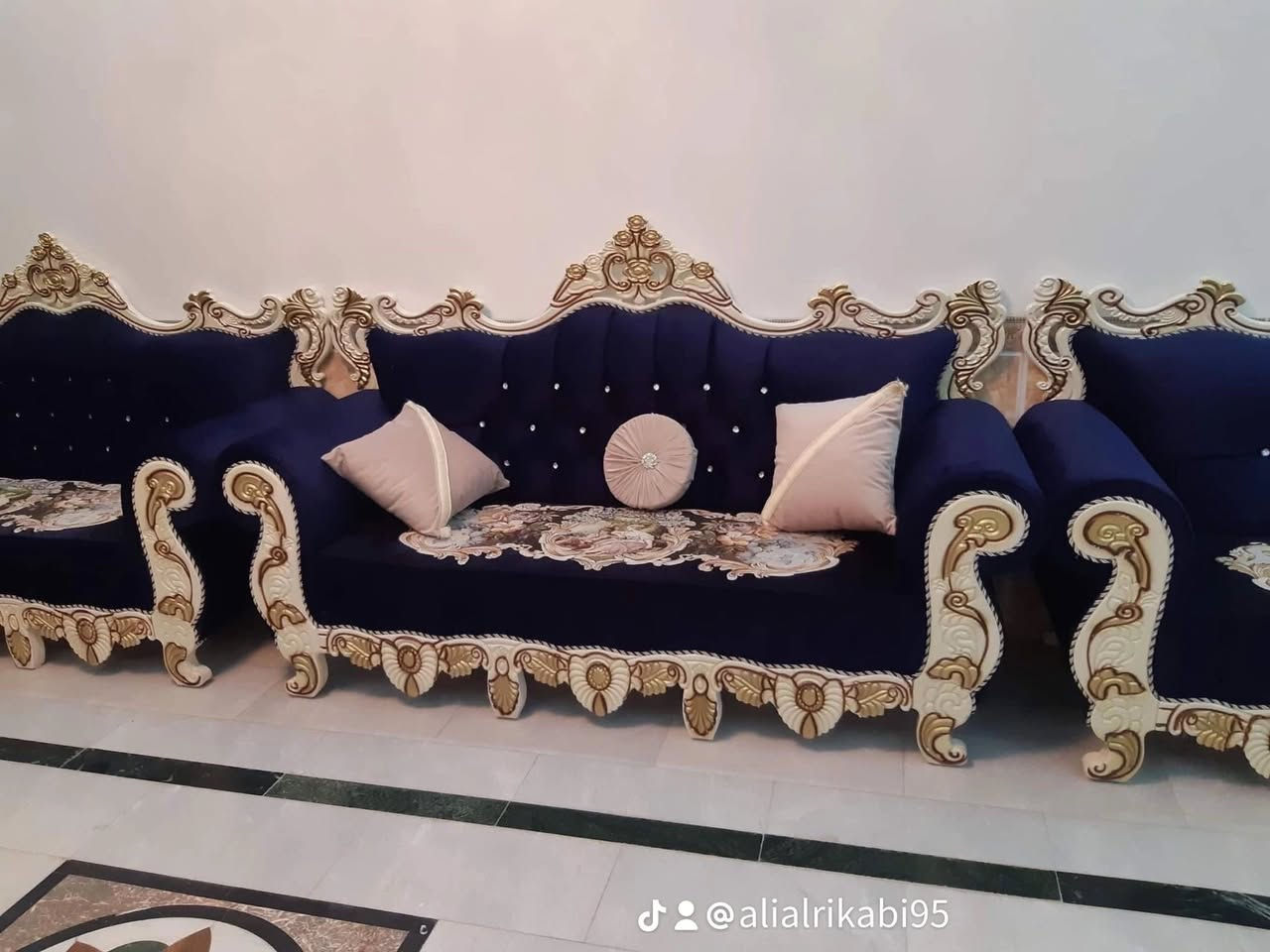 تخم تفصال ابو التاج ضمان خمس سنوات مصنوع من أفضل واجود أنواع الخشب الروسي والقماش تركي درجة أولى والاسفنج مميز أول ارتفاع ١٢ سم والبلايود أبو ١٨ 
لسنا الوحيدين ولكننا الأفضل 
هـ ***********
