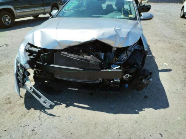 السلام عليكم
النترا  2022 ELANTRA  SEL مرقم أربيل 
وارد امريكي حادث بنيد وجاملق  ليبل واحد   

المواصفات  ( SEL تعتبر نص الفول عدى الفتحه وجلدفقط)
١- بصمة تشغيل ابواب وصندوك بصمة .
٢- تشغيل عن بعد 
٣-محرك 2000 Doch دوش المرغوب بدون دوانز.
٤-كاميره خلفية دوارة.
٥-رادارات 360 درجة ( جانبي خلفي) .
٦-مانع التصادم الامامي والخلفي.
٧-تحكمات ستيرن 
٩- ثلاث وضعيات قيادة (اقتصادي-سبورت-ذكي).
١٠- مثبت سرعة ذكي ( التحذير عند مغادرة المسار ).
١٥-ويل 16طسه حلوه كلش 
١٦-اضواء ترحيب عند الاقتراب.
١٧-لايت لد حاجب ابيض اصلي
١٨- نقطة عمياء.
٢١-كير اوتماتيك 
٢٢-تحديد مسار وقيادة الية والسياقة على خطوط الشارع في حال الاجتياز تنبهك.
٢٣-مانع انزلاق نظام التركشن.
٢٤-تبريد شاشة دبل فريز  منفصل.
٢٧-مثبت سرعة ذكي ( التحذير عند مغادرة المسار ).
٢٨-تدعم نظام الابل كار بلي والاندرويد واير ليس 
ربع سماعات وليس ثنين  ١٣٨ وبيه مجال قليل
بغداد النواب الامين الثانيه
للاتصال او واتساب
***********
سياره بدون ايرباك تبديل قطعتين مال امريكا وقطعه بل عراق وطخه بدوسه
