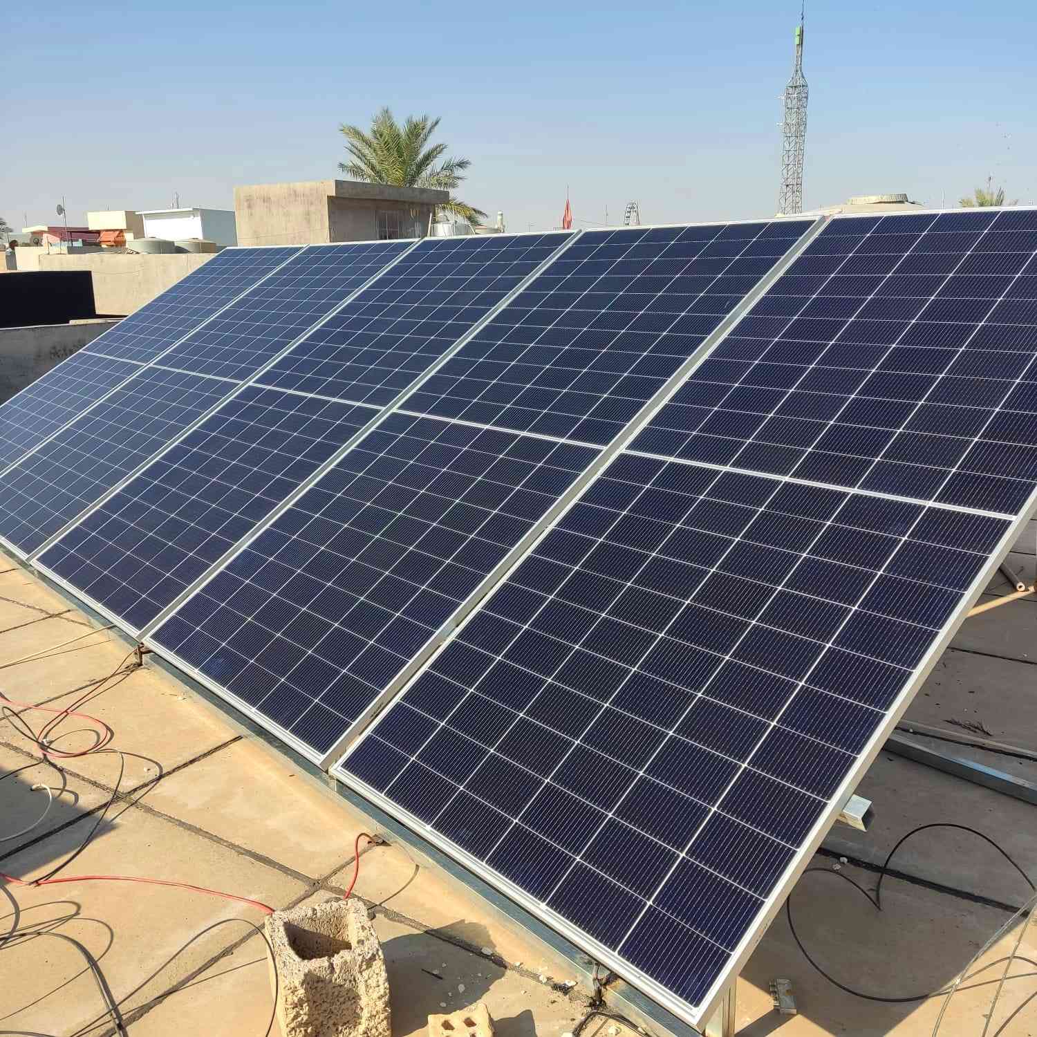 بفضل الله وتوفيقه، تم اليوم تنصيب منظومة طاقة شمسية في منزل الأخ مصطفى عطشان - قرب فلكة آق صو -  وذلك ضمن مشاريعنا المستمرة لخدمة أهلنا الكرام في مدينة طوز خورماتو

المنظومة تم تجهيزها بقدرة تشغيلية تبلغ:
🔹 10 أمبير نهاري ☀️
🔹  8 أمبير ليلي 🌙

وقد حرصنا على استخدام مواد ومعدات عالية الجودة لضمان الكفاءة والاستقرار في الأداء، وجاءت المواصفات كالتالي:

1. ⚡️ ألواح لونجي (LONGi) بقدرة 615 واط – تتميز بكفاءة عالية وإنتاجية ممتازة.

2. 🔋 بطارية ليثيوم من نوع شيساج (Shisage) بسعة 8 كيلو واط – لتخزين الطاقة بكفاءة وتوفير طاقة ليلية مستقرة.

3. ⚙️ إنفيرتر Grenade بقدرة 4 كيلو واط – لتحويل الطاقة بكفاءة واستقرار.

✨ ويُعلن مكتبنا عن تخفيضات مميزة على أسعار منظومات الطاقة الشمسية ✨

📍 العنوان: طوز خورماتو – مقابل معارض السيارات

📞 للاستفسار والتواصل:
                  ***********
                  ***********

مكتب علي البياتي للطاقة الشمسية 

#طاقة_شمسية #ألواح_شمسية #شيساج #Greenade #لونجي #الطاقة_المتجددة #منظومات_طاقة #طاقة_نظيفة #ليثيوم #Longi
