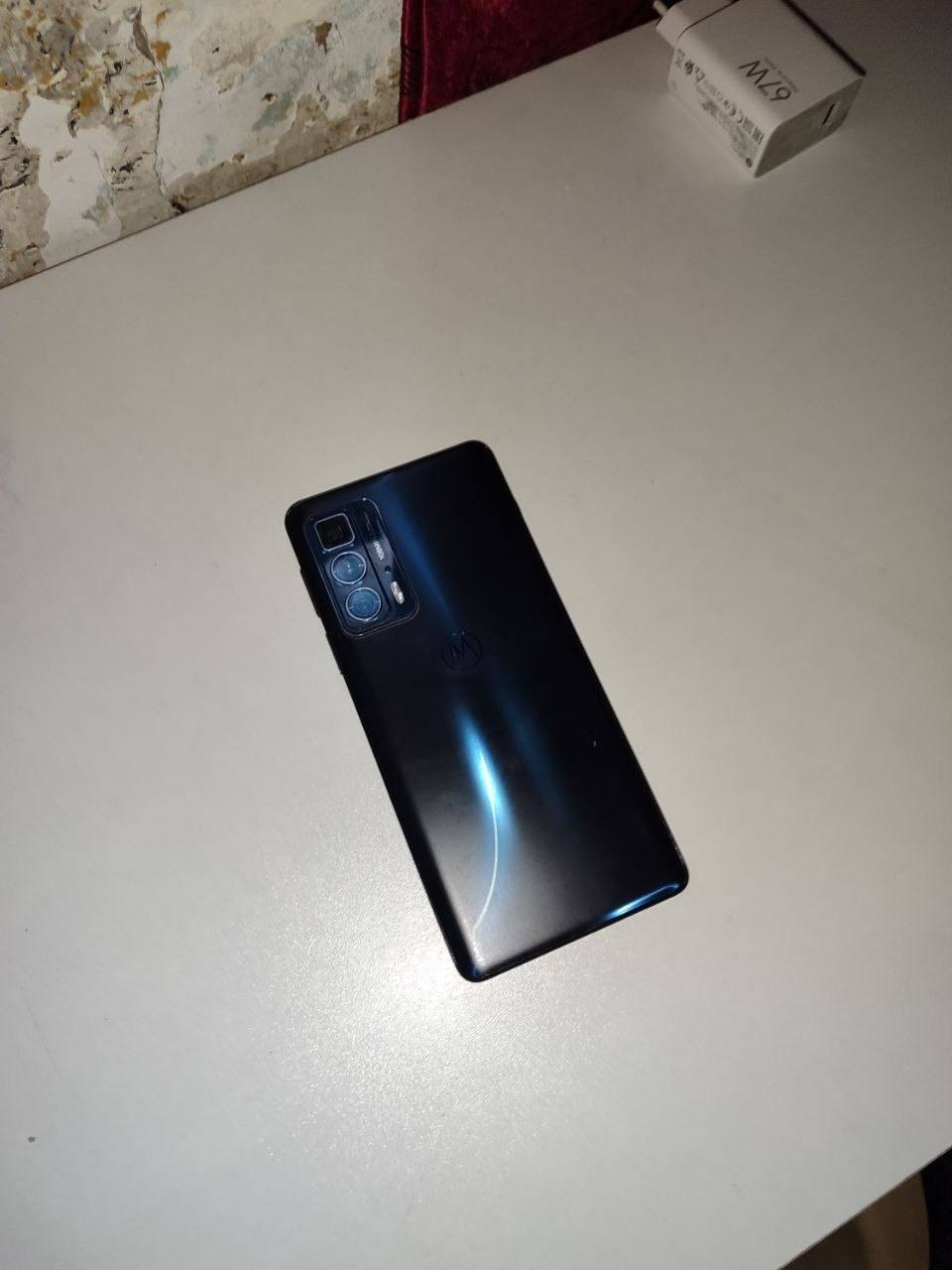 الجهاز: Motorola Edge 20 Pro (موتورولا إيدج 20 برو).
الذاكرة والتخزين: 256 جيجابايت مع 12 جيجا رام (أداء وحش وخفيف جداً).
​المعالج: Snapdragon 870 (يشغل أقوى الألعاب بسلاسة تامة).
​الشاشة: OLED بمعدل تحديث 144Hz ألوان خرافية وسلاسة تامة.
​الكاميرا: 108 ميجابكسل مع تقريب بصري حقيقي 5x (زوم احترافي).
​النظام: نظام رسمي مستقر ومحدث لأندرويد 13 (جهاز رسمي 100% غير ملعوب بالسوتفوير ومقفل بالكامل).
​حالة الجهاز:
الجهاز نظيف جداً من ناحية الشكل الخارجي والشاشة (هاردوير ممتاز وبدون أي عيوب أو كسر)
​السعر المطلوب: [250,000دينار عراقي]
​المكان: بغداد:البلديات:قرب اذاعة العهد
​للتواصل والاستفسار يرجى المراسلة على الخاص
ملاحظة جميع اغراضة متوفرة رأس الشاحن لاصلي والعلبة والحافظة 
وسرعة شحن67واط يعني 15الى30دقيقة يشحن100


**إذا كنت صاحب هذا الإعلان وتريد حذفه لأي سبب، رجاءا أرسل رسالة إلى الدعم الفني**