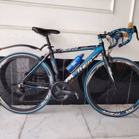باسكل سباق C700 للبيع   السعر 200 وبي مجال  للاتصال 07511066819