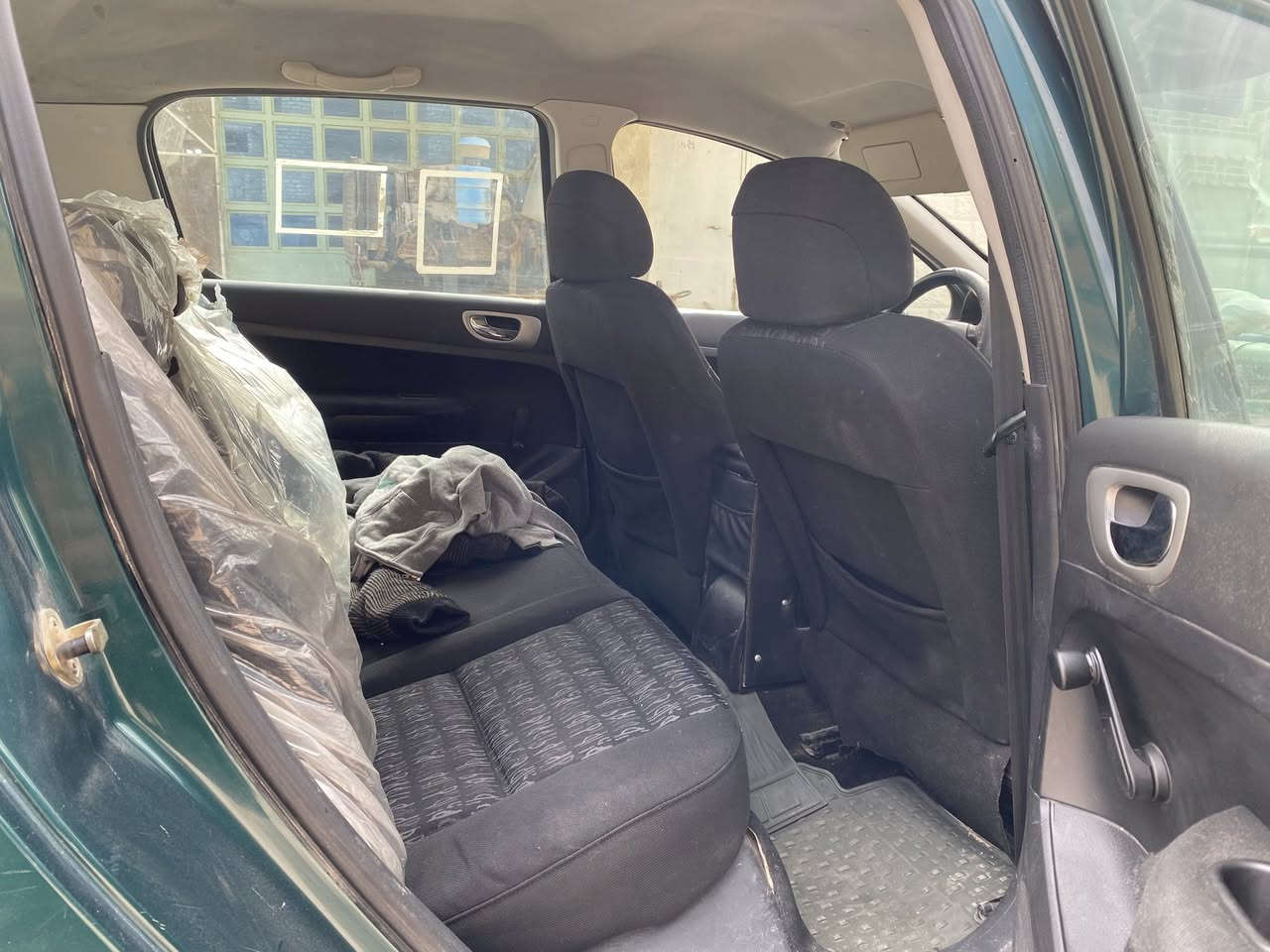 السلام عليكم بيجو 307 مديل2005 للبيع  تحويل ثاني يوم السياره مكفوله ماعدا تبديل باب جراد فقط  مكينه وكير تبريد شغال وبدون ضربه 
السعر 48 ورقه وبيها مجال  بسيط صدر جديد حداديه تخم تاير  السياره عليها ادامه ***********الآتصال
النجف الاشرف
