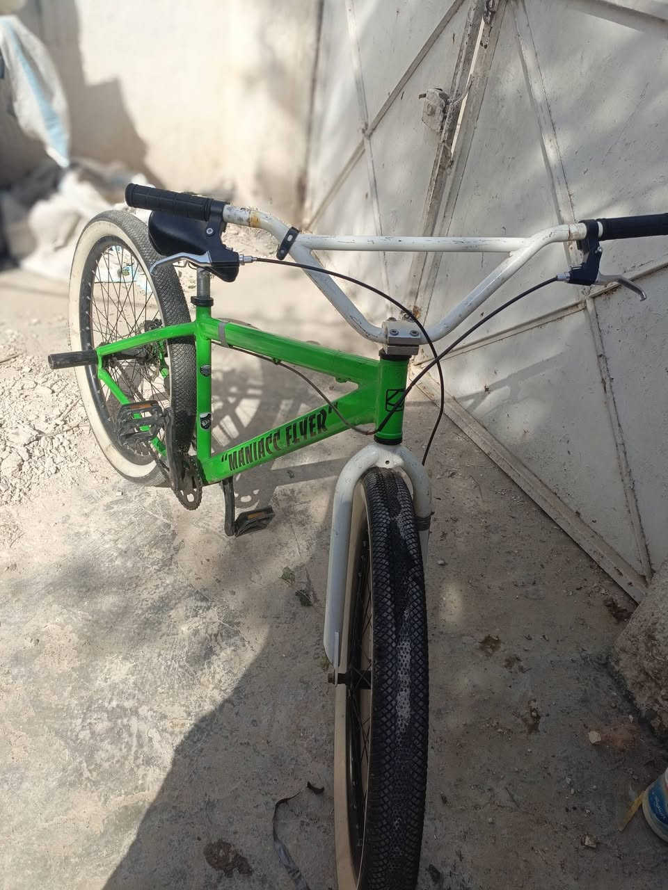 السلام عليكم بايسكل للبيع بيم اكس حجم 27ونص للبيع بايسكل نضيف كلشي ما ناقصه الي يريده يتواصل خاص او على الرقم التالي ***********
