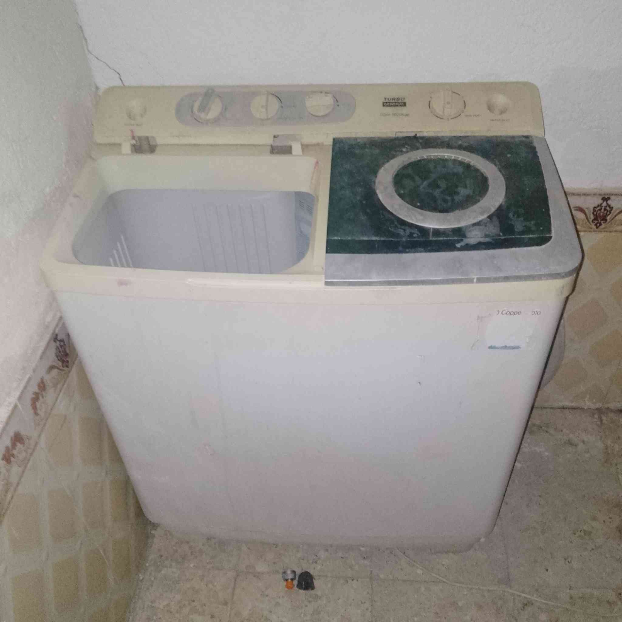 السلام عليكم غساله للبيع شغاله كلشي مابيه بس التجفيف عوزه دهن كاضه بسعر مناسب
***********
