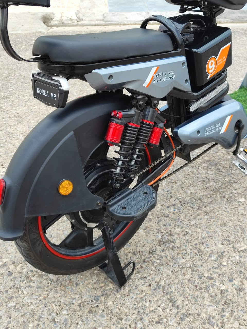 السلام  عليكم دراجه شحن للبيع 4 بطاريات موديل 2025 استخدام قليل كلش مواصفات الدراجه بصمه 2 وكارت2 وسويج 2  سماعه بلوتوث  مثبت سرعه 4 نمر  ستاند موبايل وبي منفذ  USB أشاير يمين   يسار  لايت كلش قوي   بيها دبل اشاره     سرعتها 99 حقيقي 60 الدراجه كلش نضيفه                       رقم الموبايل  *********** سعر الدراجه 425 وبيها مجال
