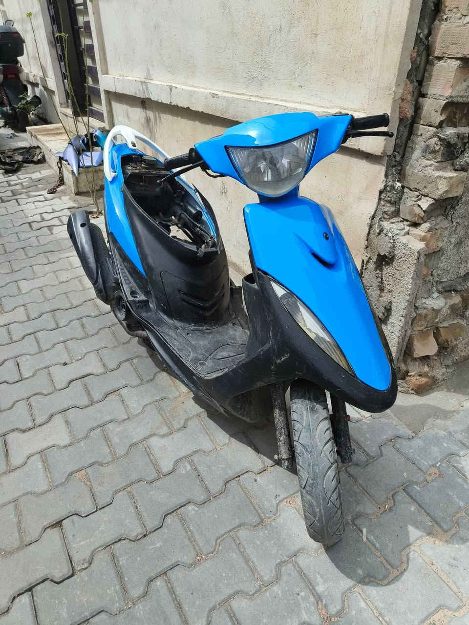 السلام عليكم👋🏻
ماكس عدله سمائي 💙سرعه 120 للبيع
محركها نضيف مابي صوت ولا تبخير 
كهربائيات كلها شغاله
سلف هندر دبل اشاير عالي ناصي البكلايت العداد مال سرعه كله شغال
بيها صالنصه رياضي كاربون فايبر مثل مال تي ماكس
 مابيها اي نقوصات 
نضافتها كدام عينك
فقط كابريتر تعبانه
 سعرها 550 وبيها مجال بسيط مكان بغداد🖤


**إذا كنت صاحب هذا الإعلان وتريد حذفه لأي سبب، رجاءا أرسل رسالة إلى الدعم الفني**