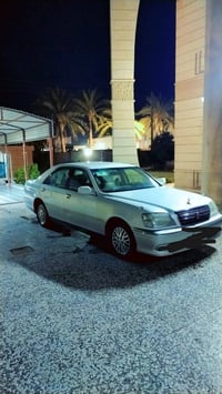 ملكة • ٢٠٠٢ • الرمادي