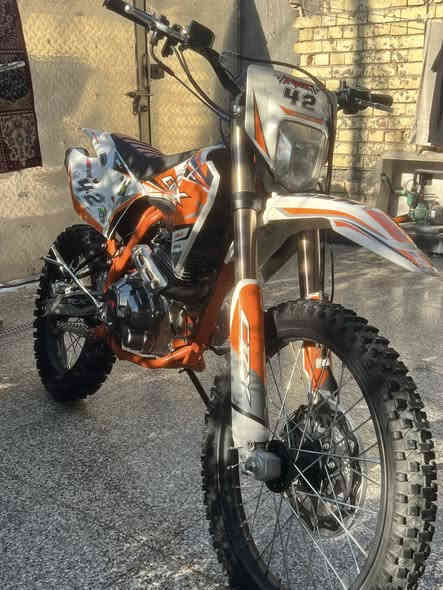 سلام عليكم دراجه قفاز crx للبيع او مراوس  موديل 25سعر مليون 350 العنوان بغداد رقم ***********
