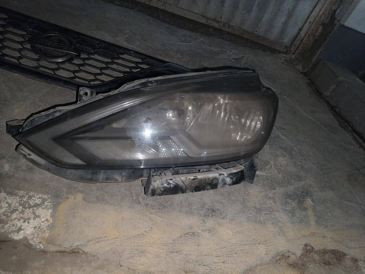 السلام عليكم عندي مازدات مع الفيش كامله مال نيسان سنترا 2018 الي تفيده يتواصل وياي ***********
