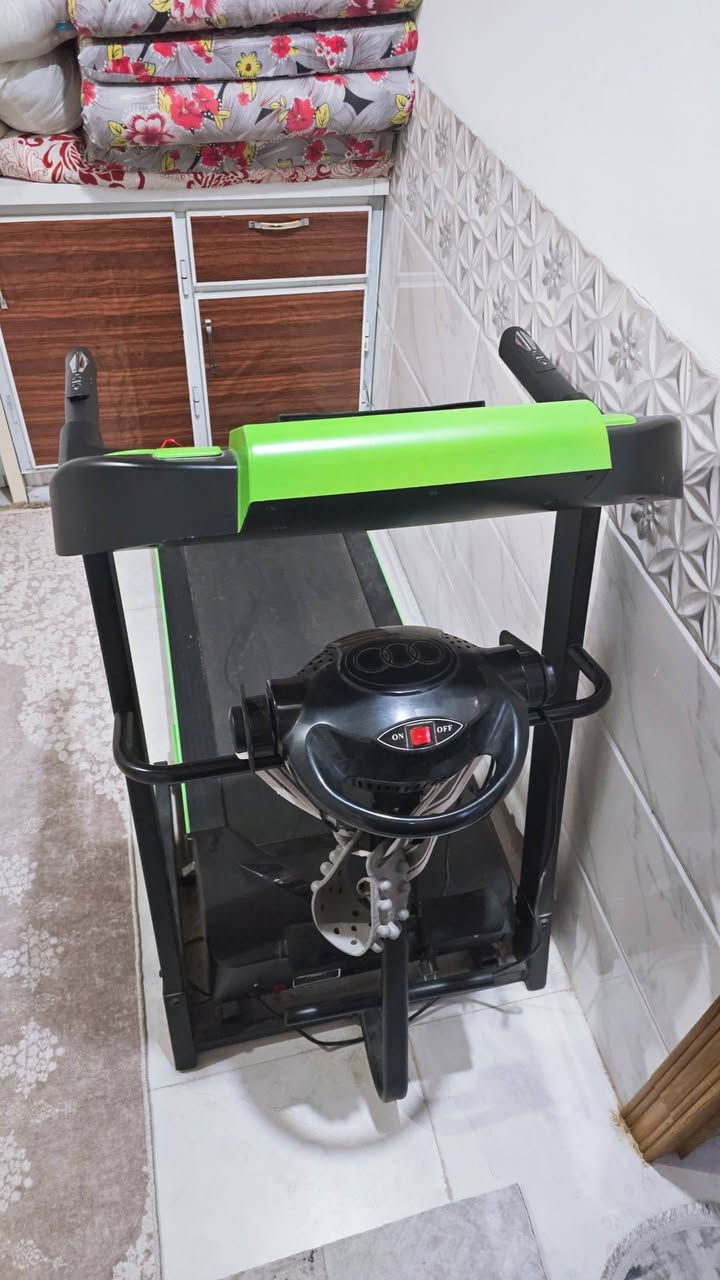 جهاز جري جبلي مع ملحق جهاز تكسير الدهون العنيده و ٢ دنبلص ٥ كغم 
  بي شاشه تحسب معدل السرعه والوقت ودقات القلب والسعرات المحروقة و بلوتوث  
الجهاز جدا نضيف وشرط الفحص السعر300 الف
المكان كربلاء/ الحر  ***********
