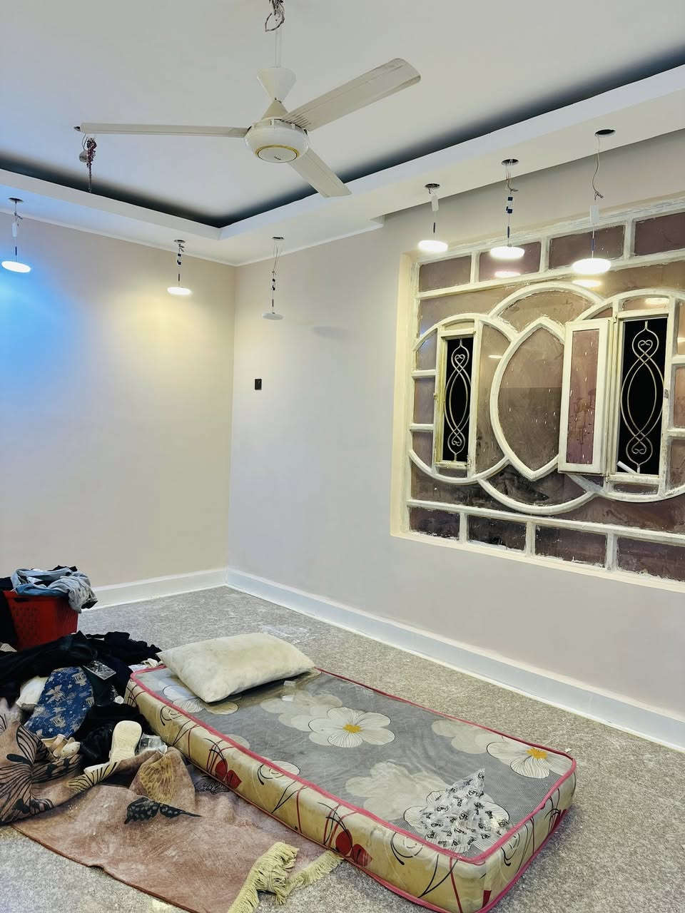 خلفه متفرغ لعمل كافة أنواع الديكورات والأصباغ 
*********** ناصريه مركز.
