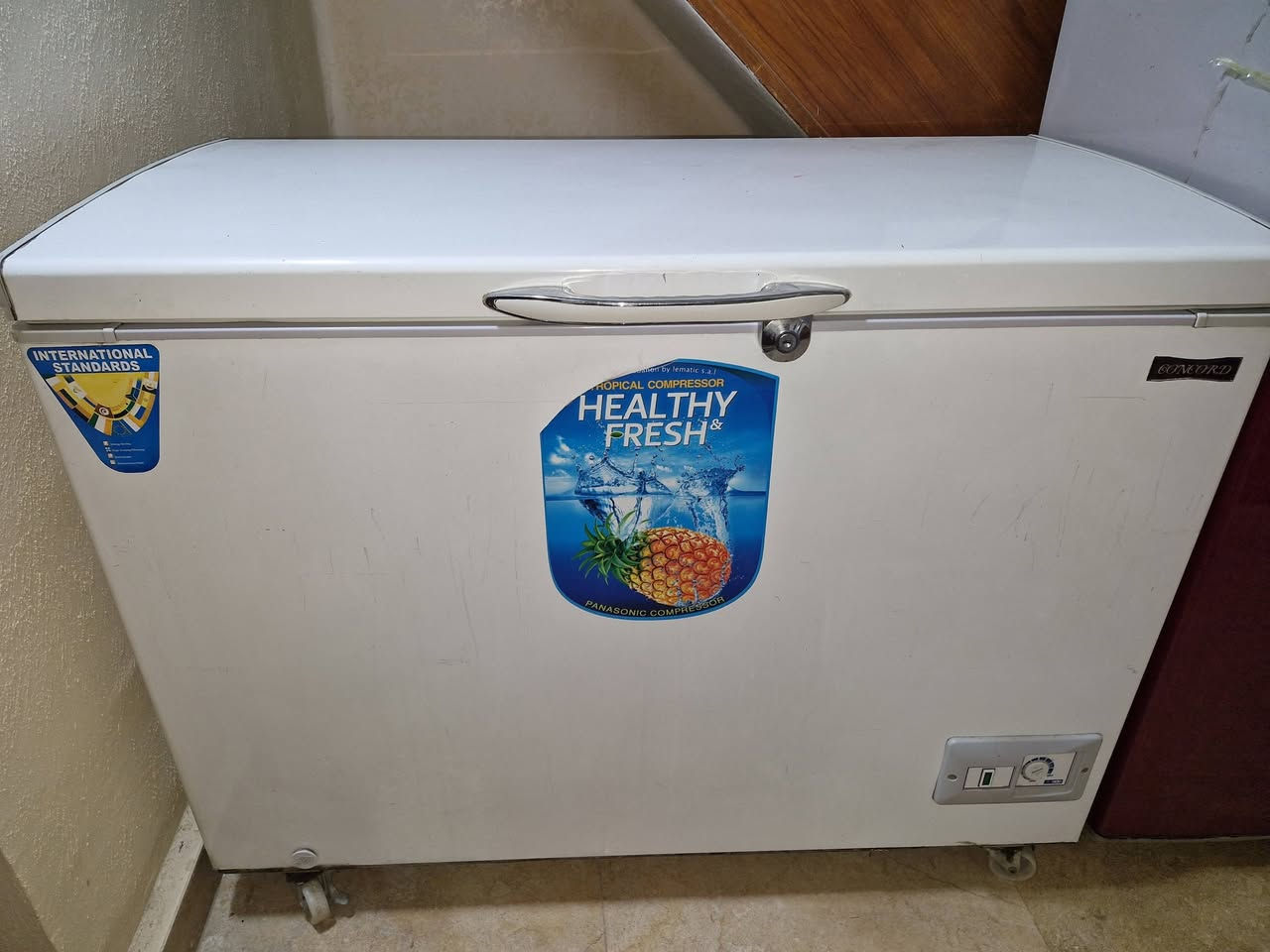 ثلاجه ومجمده استخدام منزلي نظيف المجمده كونكورد اللبناني الاصلي والثلاجة اكيور كوري نضيفات جدا سعر اثنيناتهن ٣٠٠ الف وبيها مجال الاتصال على الرقم ***********
