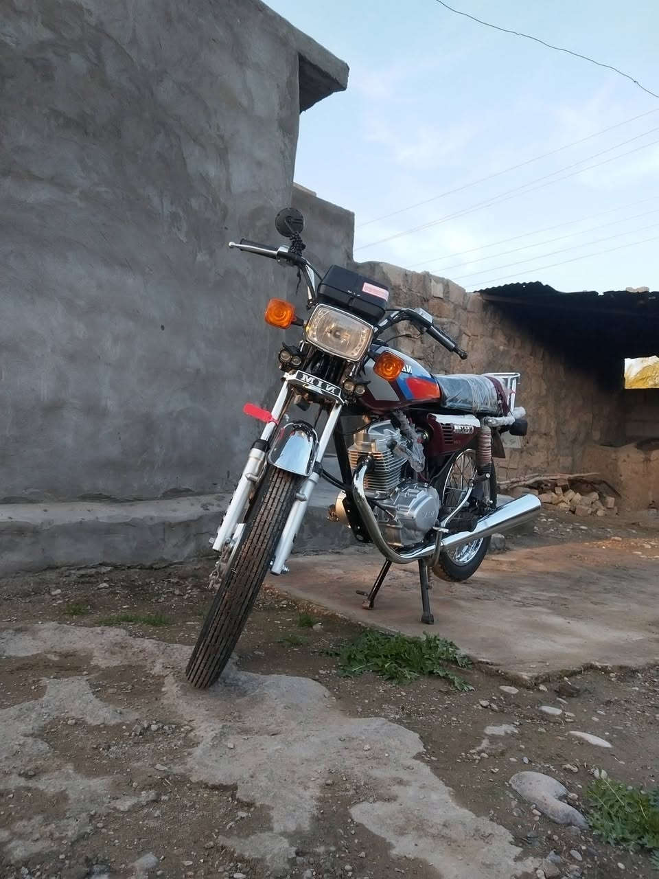 سلام عليكم دراجة نامة للبيع
موديل 2025

شلعة فول 👌

كهربائيات كلهة شغالة

السعر 650 وبيهة مجال 

مكان ديالى شهربان
راسلني خاص او وتساب ***********
